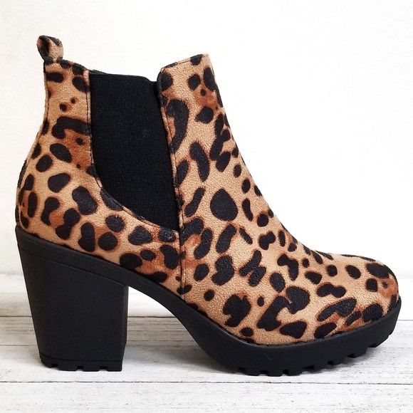 New Leopard Chelsea Lug Combat Ankle Boots Booties - Picture 2 of 4